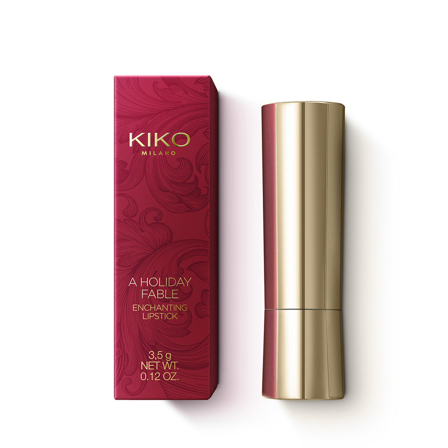 KIKO MILANO HOLIDAY FABLE ENCHANTING LIPSTICK Itin blizgantys metaliniai lūpų dažai.  Idealiai tinka: lūpas paryškinti kerinčiais lyg perlas atspindžiais.  Tai ypatinga, nes: - novatoriškoje tekstūroje visas metalo efekto ryškumas sujungiamas su intensyviu perlamutriškumu, kad būtų pasakiškas rezultatas lūpų dažai švelniai kvepia rožėmis ir itin lengvai slysta per jūsų lūpas. O jų dizainas verčia jus ikoniška ir prabangia.  Blizgančiomis lūpomis jūs tikrai nustebinsite savo šypsena!