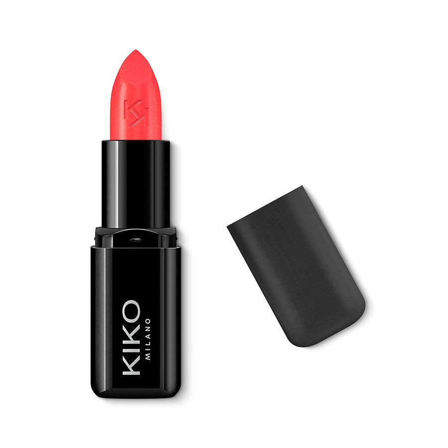 KIKO MILANO SMART FUSION LIPSTICK Sodrūs ir maitinantys lūpų dažai. Kreminė tekstūra maloniai apgaubs jūsų lūpas bei padarys neįtikėtinai švelnias ir pamaitintas. Šiuos lūpų dažus naudoti itin lengvą. Spalvos intensyvumas išgaunamas nuo vidutinės iki ryškiausios.